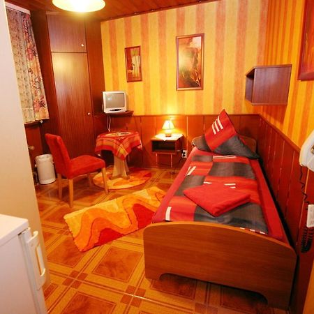 Hotel-Pension Klaer Speyer Kamer foto