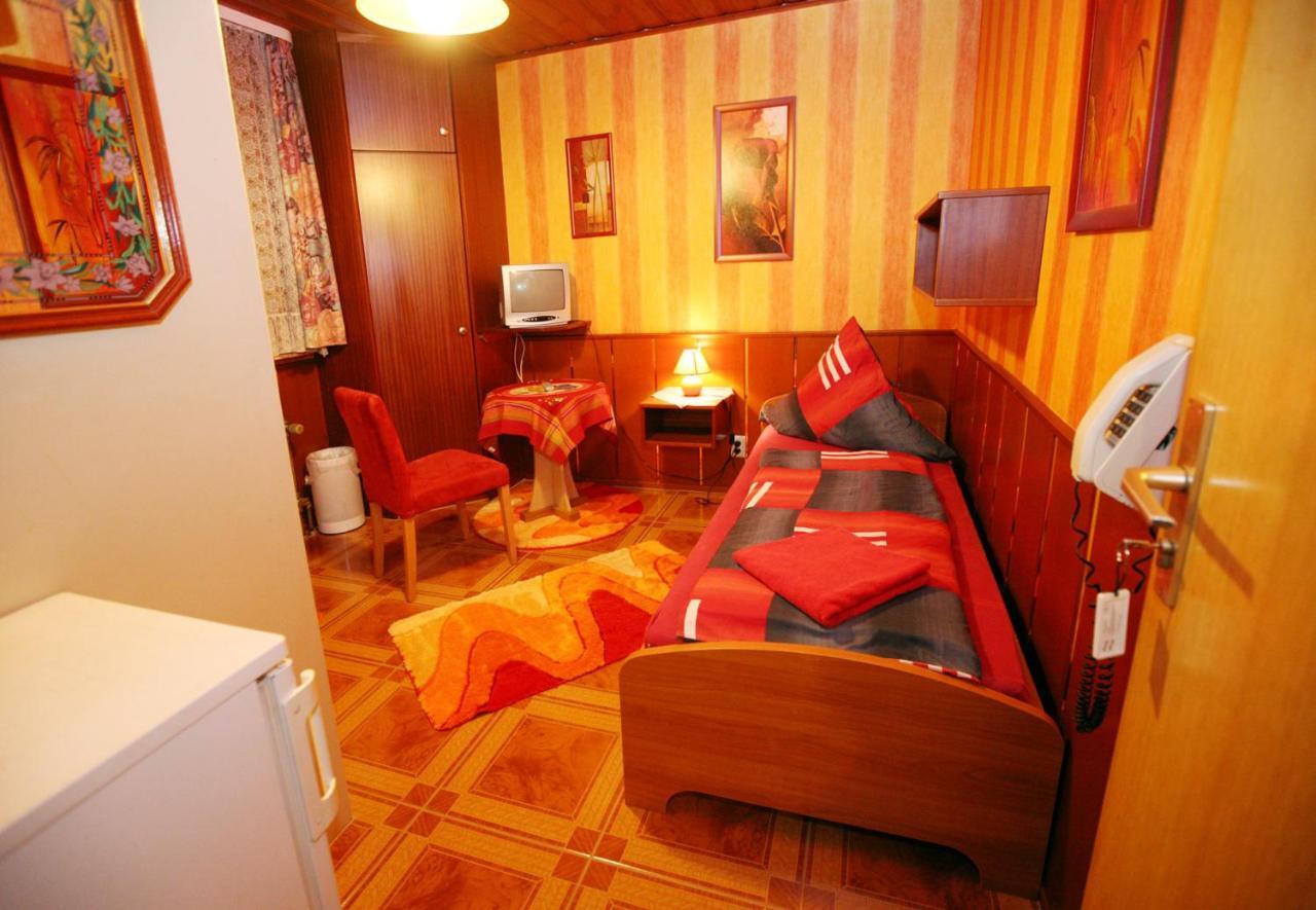 Hotel-Pension Klaer Speyer Kamer foto